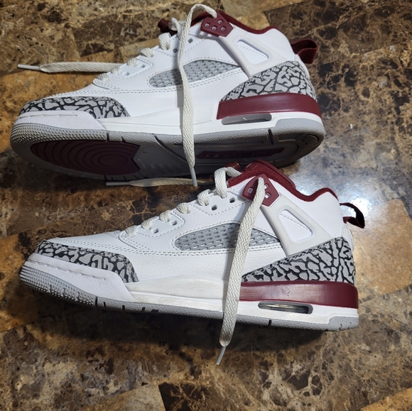 Jordan Spizike Low Boys 4 - Picture 2 of 4
